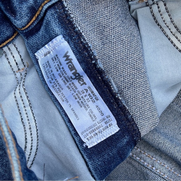 Wrangler Men’s Dark Wash Active Stretch Straight Leg Cowboy Cut Jeans - Picture 2 of 7